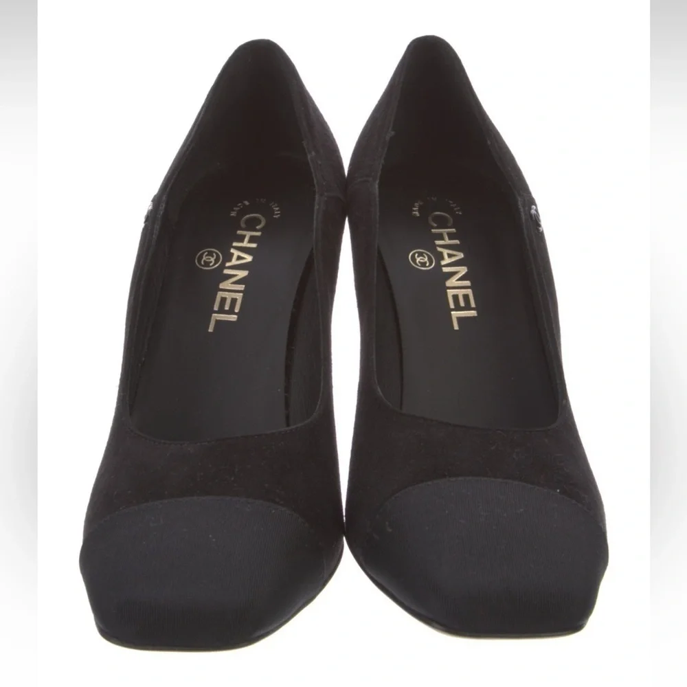 CHANEL Elegant Black Heels size 39. New in box